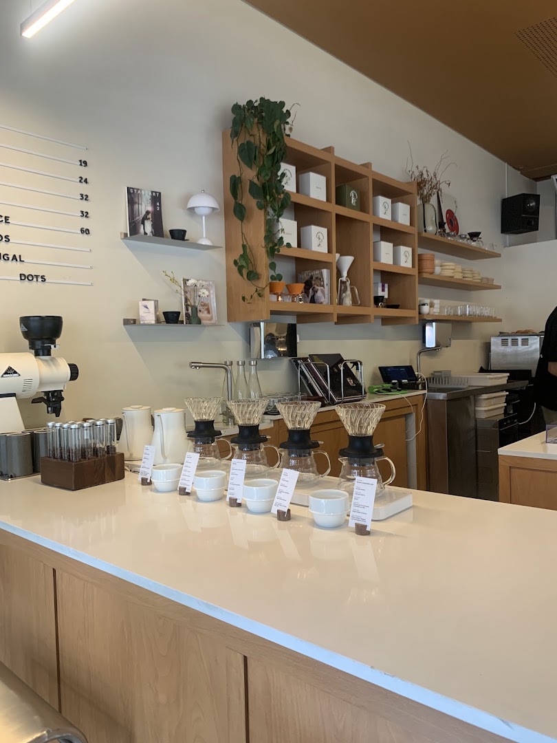 Sarta Coffee: clean, professional shot of interior