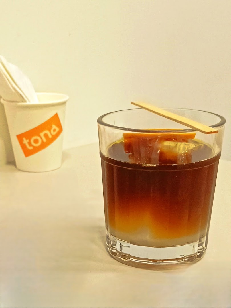 Tona Café: professional product shot of drink