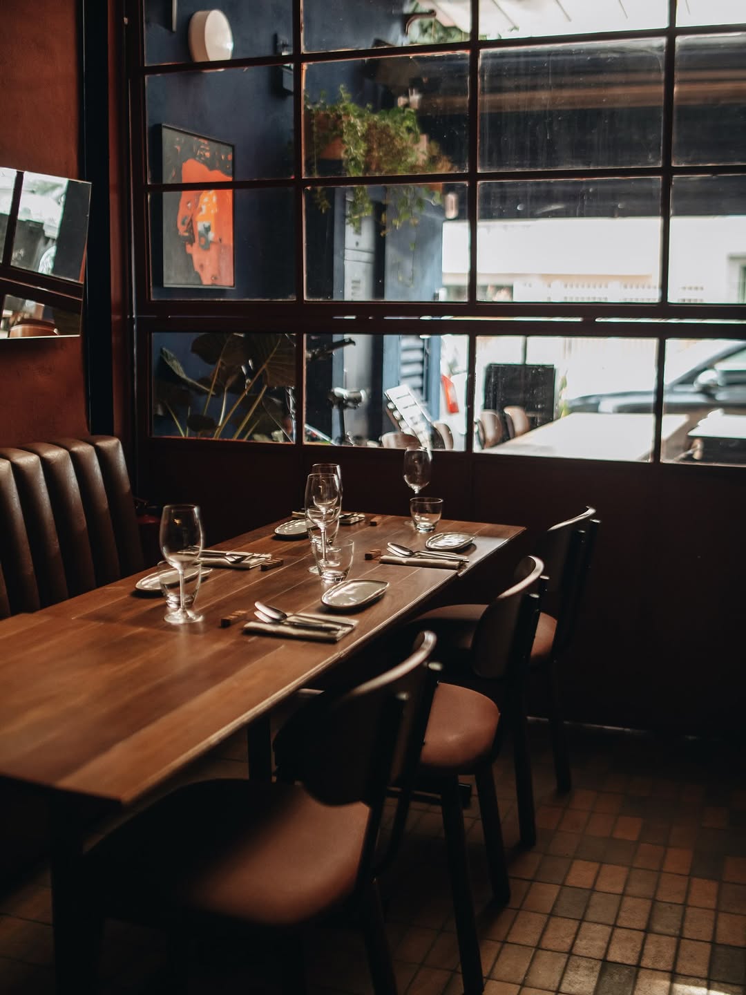 Tortuga: inviting and professional restaurant interior