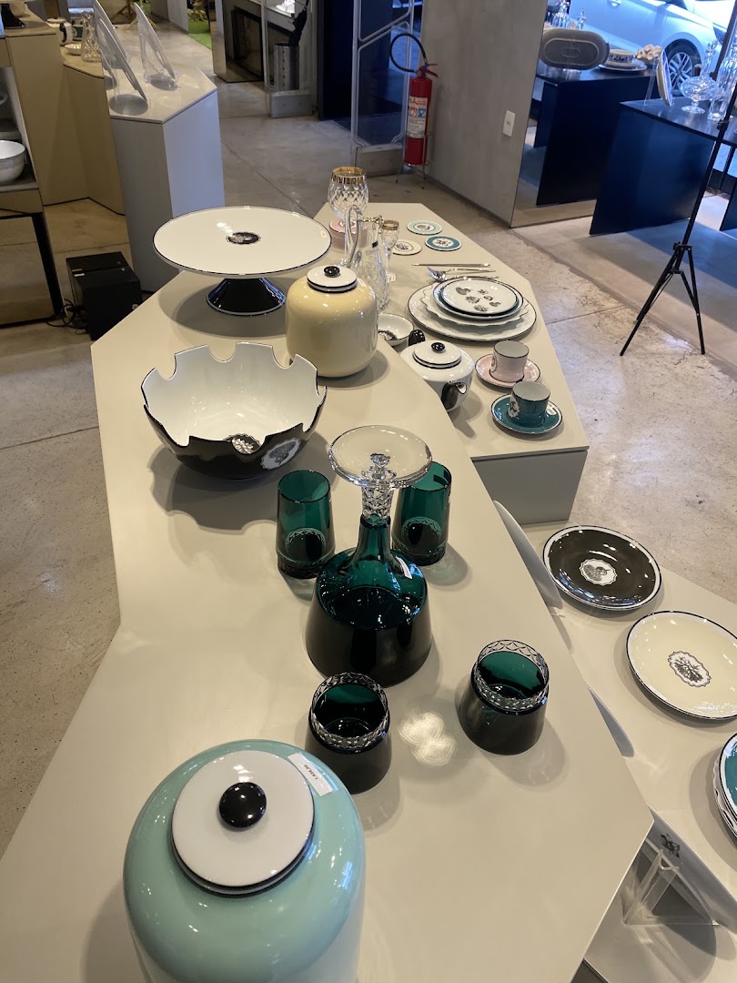 Vista Alegre Oscar Freire: clear display of shop products