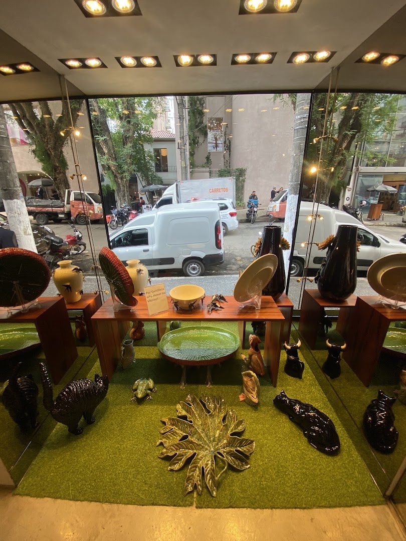 Vista Alegre Oscar Freire: clear display of shop products