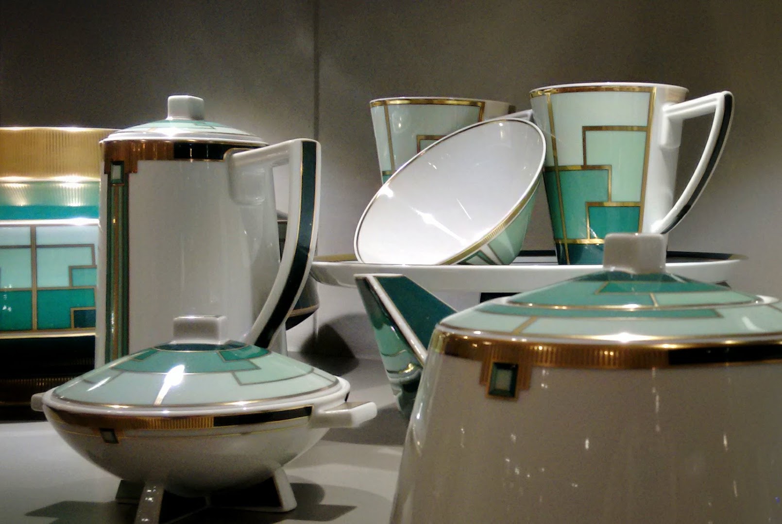 Vista Alegre Oscar Freire: high quality product display photo