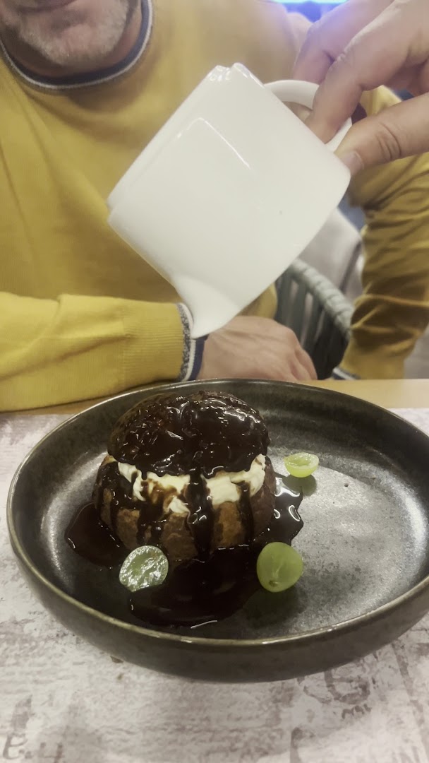 Alpen: appetizing food presentation and action