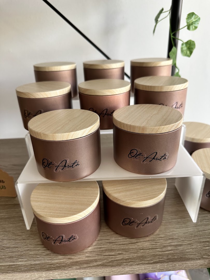 Anita's Art Studio: displays products sold at venue