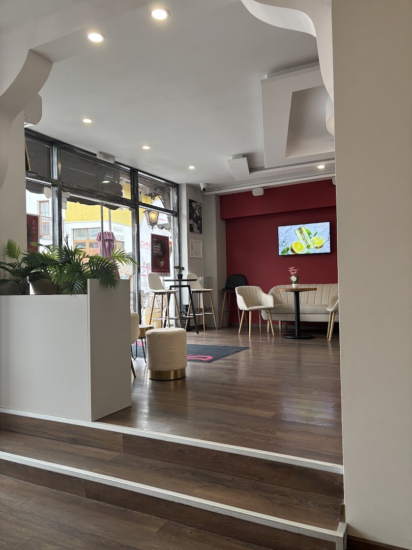 DABOV Specialty Coffee: clear, inviting interior atmosphere
