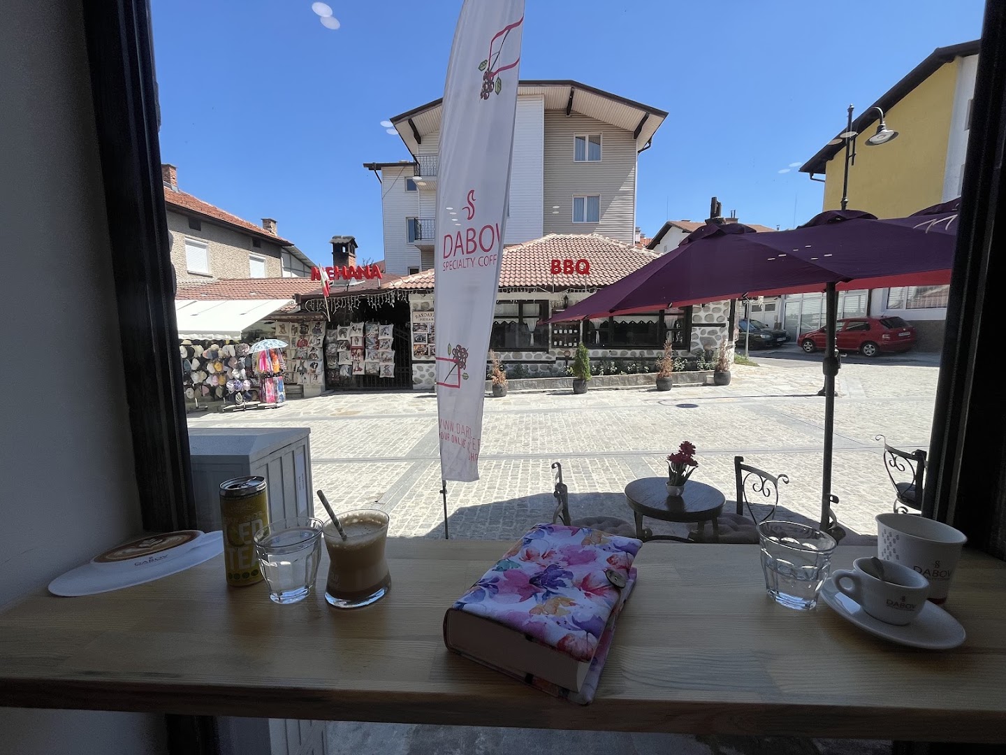 DABOV Specialty Coffee: inviting view of the cafe