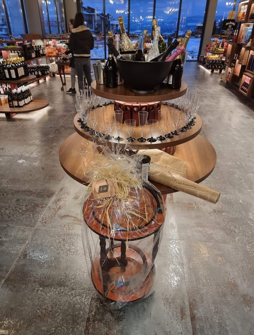 Drink Market: clear shop interior and products