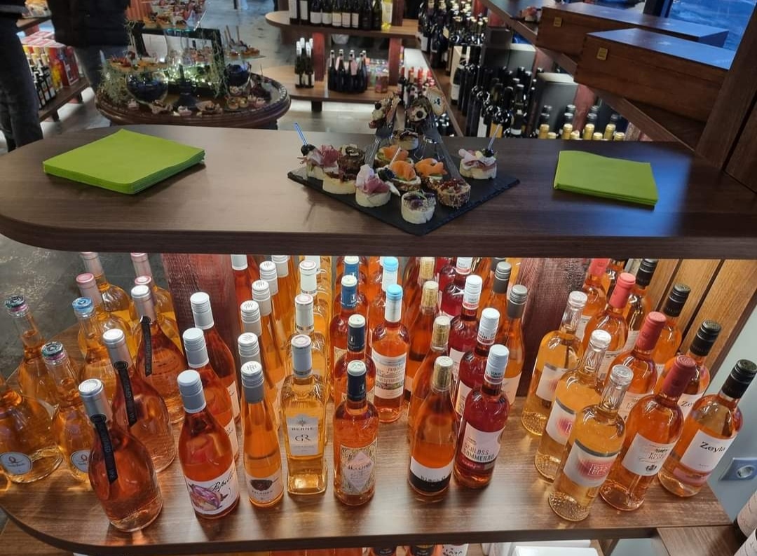 Drink Market: clear display of shop products