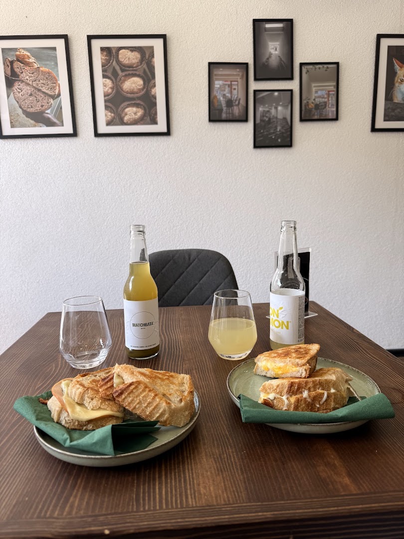 Lembas Bakery: appetizing food and clean composition