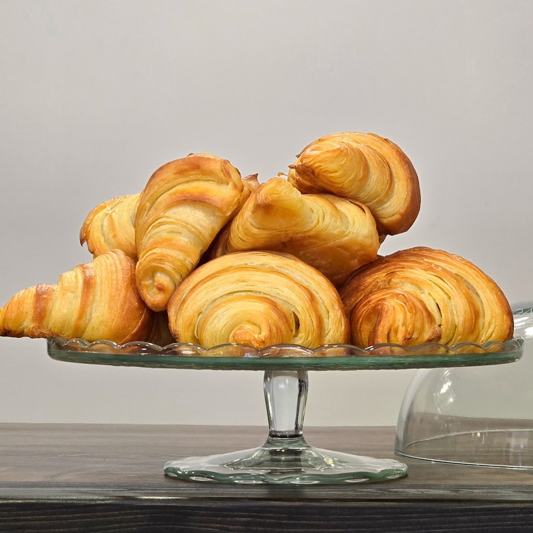 Lembas Bakery: appetizing photo of fresh croissants