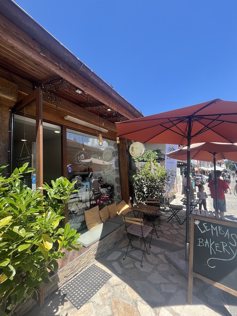 Lembas Bakery: clear inviting exterior shot