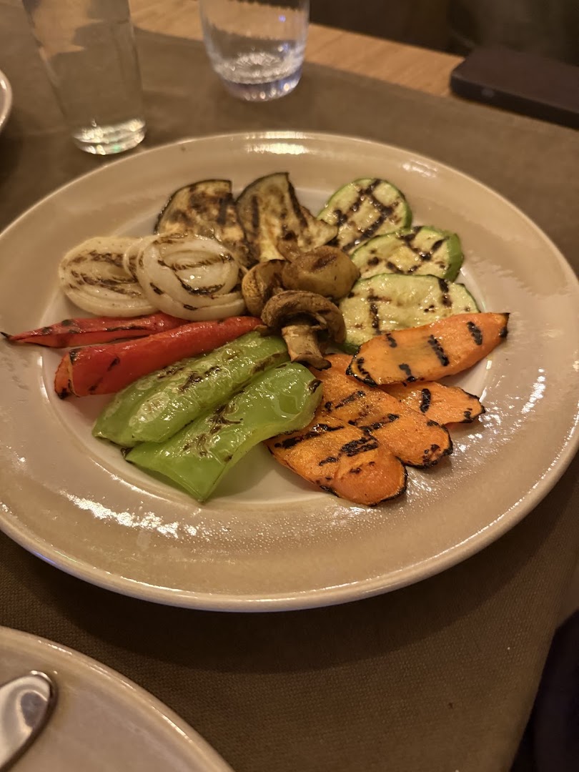 Or Rouge: appetizing photo of grilled vegetables