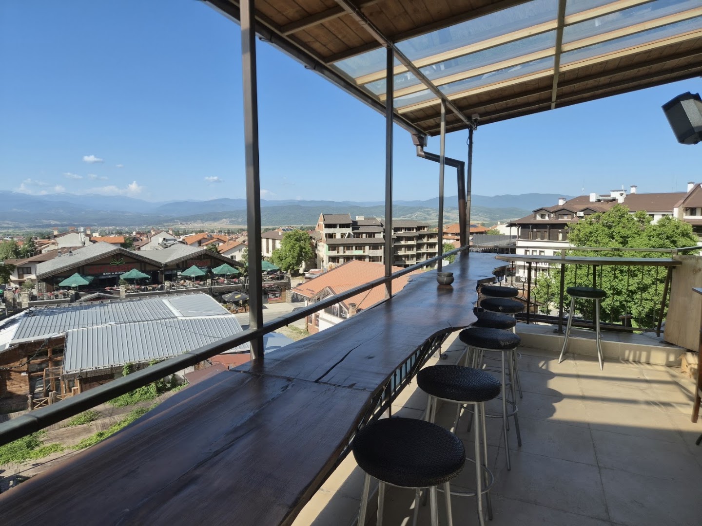 Sky High Kitchen: attractive terrace with scenic view