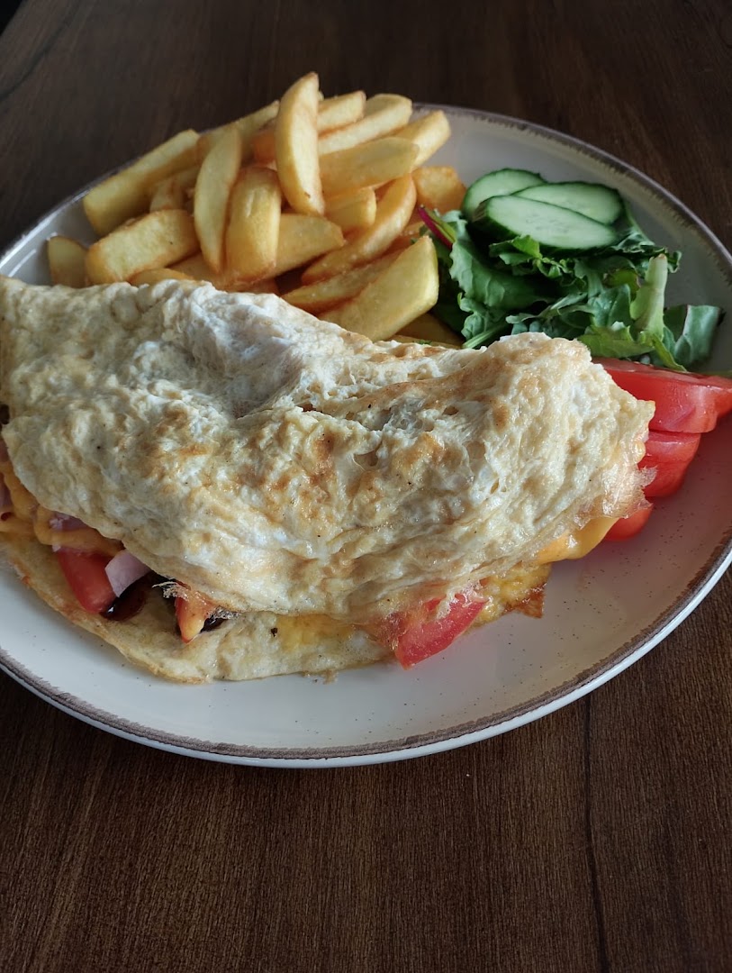 Sky High Kitchen: appetizing photo of served food