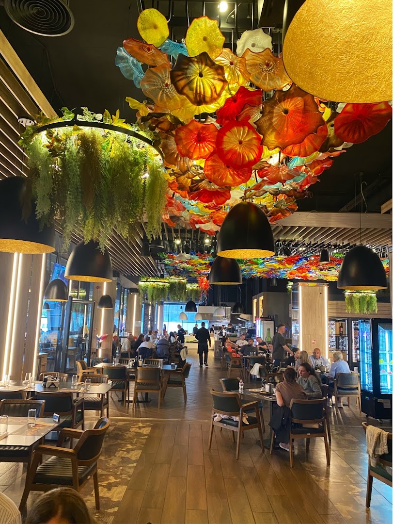 Flora Bar & Grill: high quality interior atmosphere shot