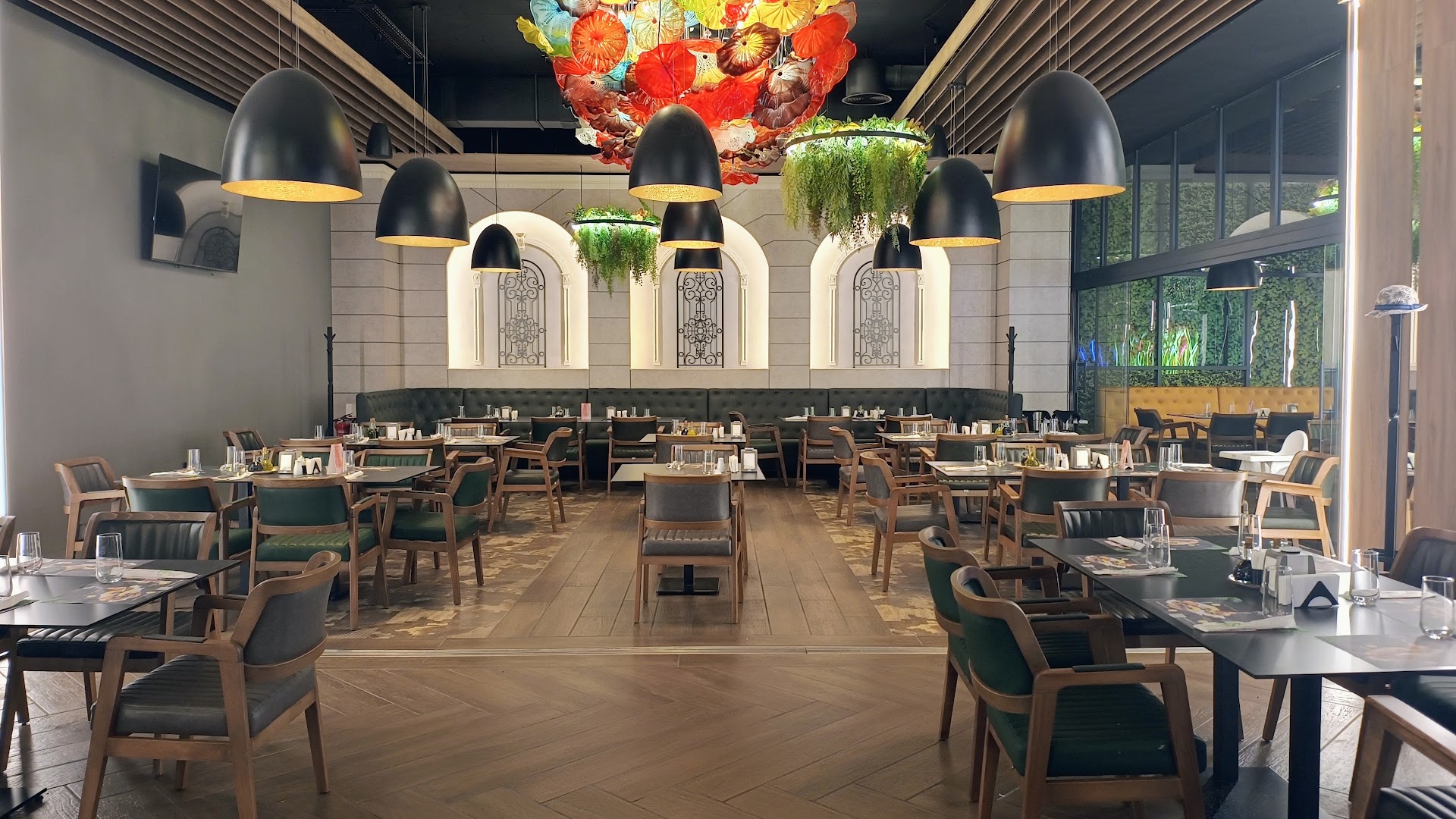 Flora Bar & Grill: high quality interior atmosphere shot