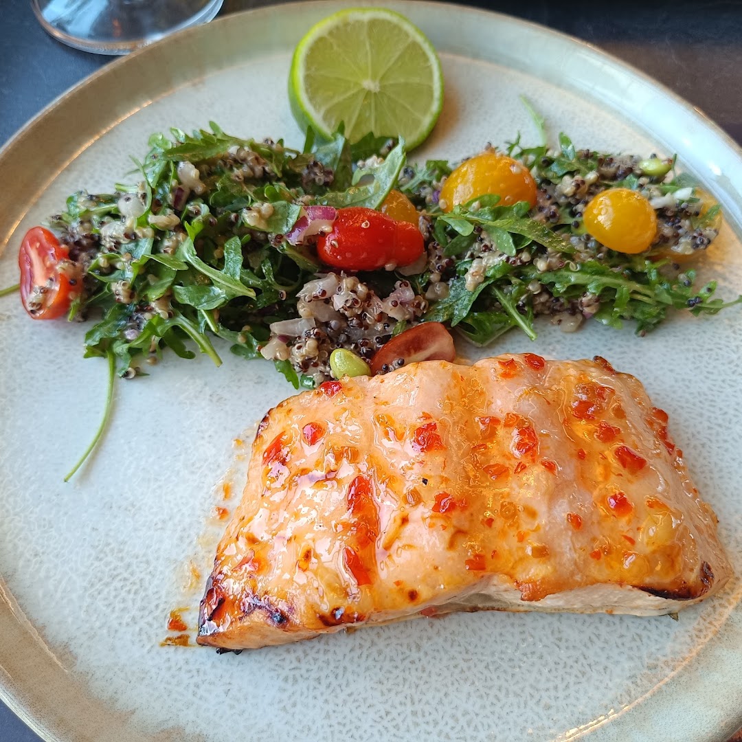 Flora Bar & Grill: appetizing, high-quality food photography