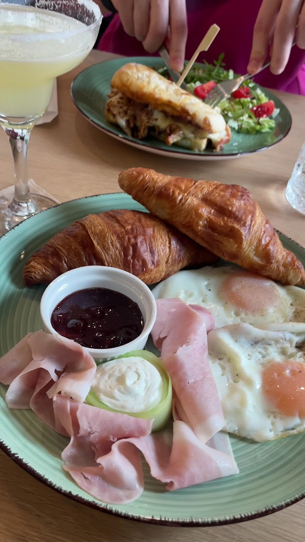 Verdè Coffee & Brunch: appetizing brunch food photography