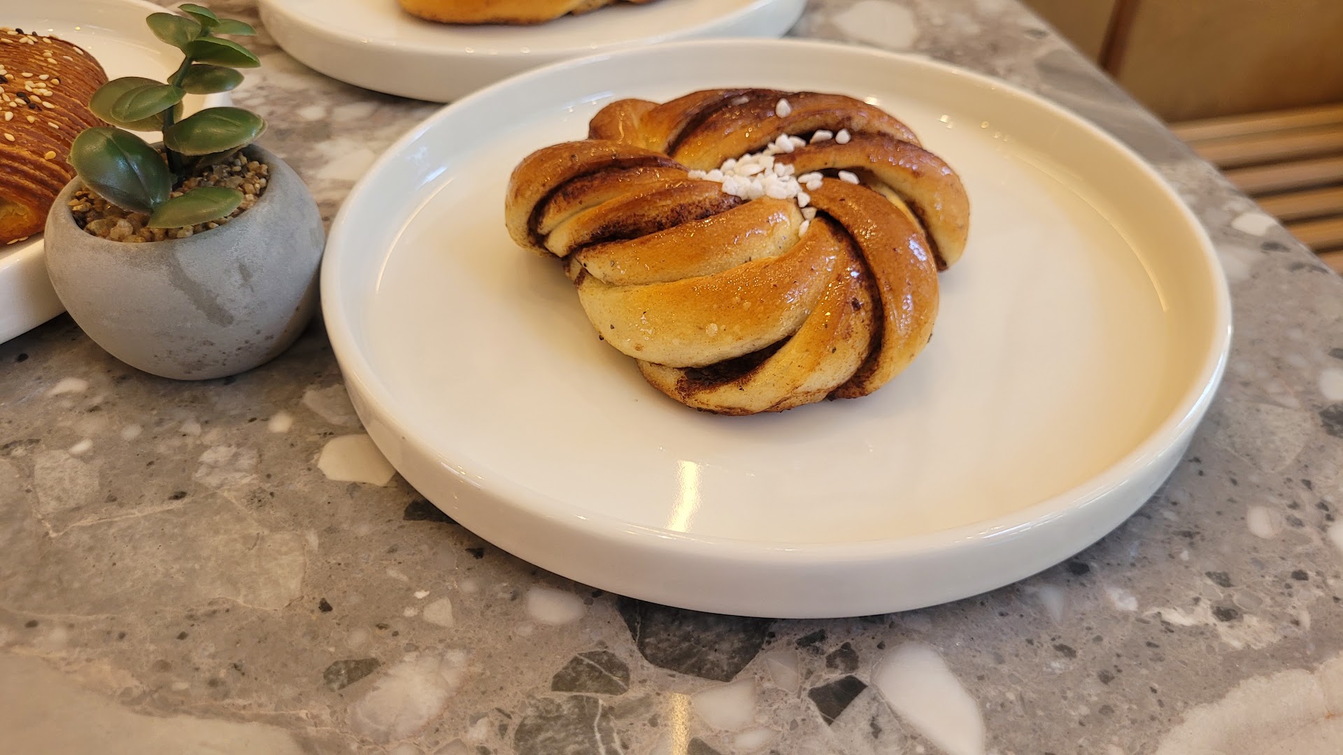 Freyja: appetizing photo of breakfast pastry