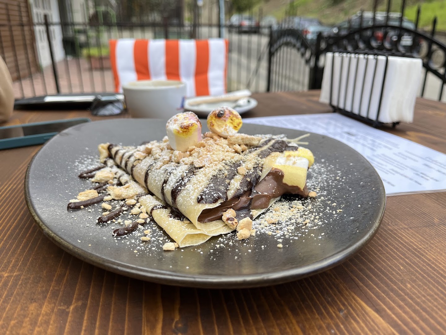 La Crêpe: appetizing photo of served food