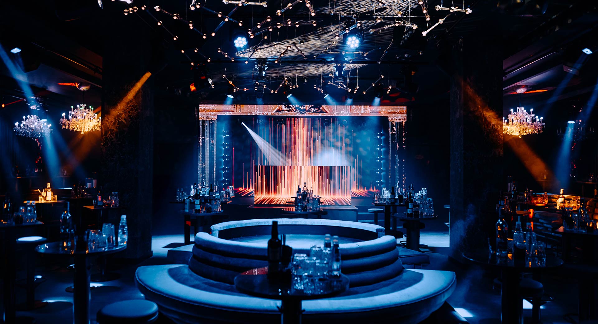 LunOr Bar & Club: professional shot of club interior
