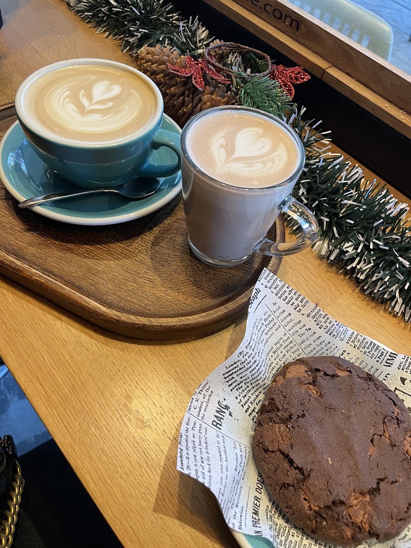 The Family Coffee Roasters: appealing, high-quality coffee and pastry