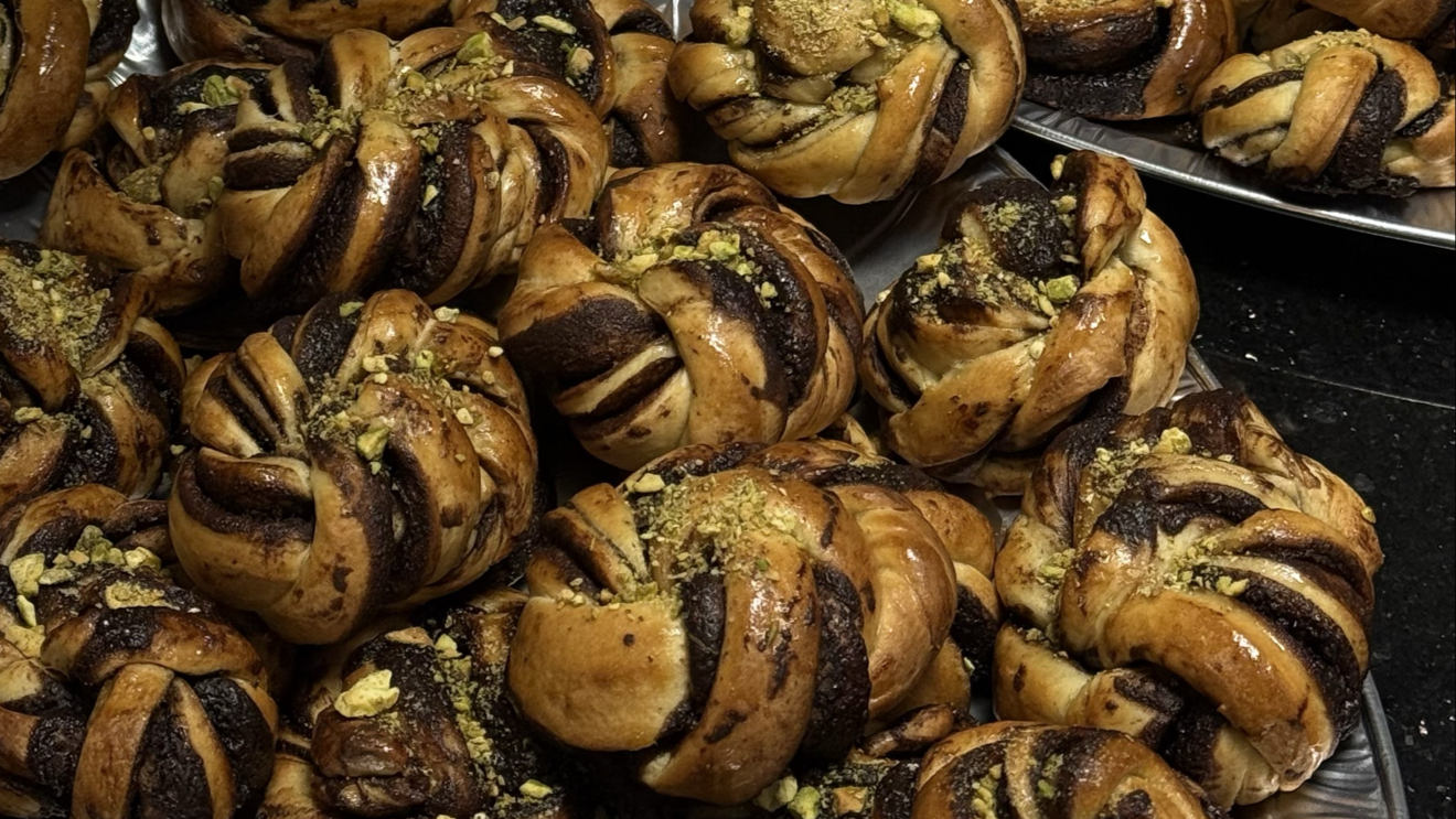 Babka: appetizing photo of fresh pastries