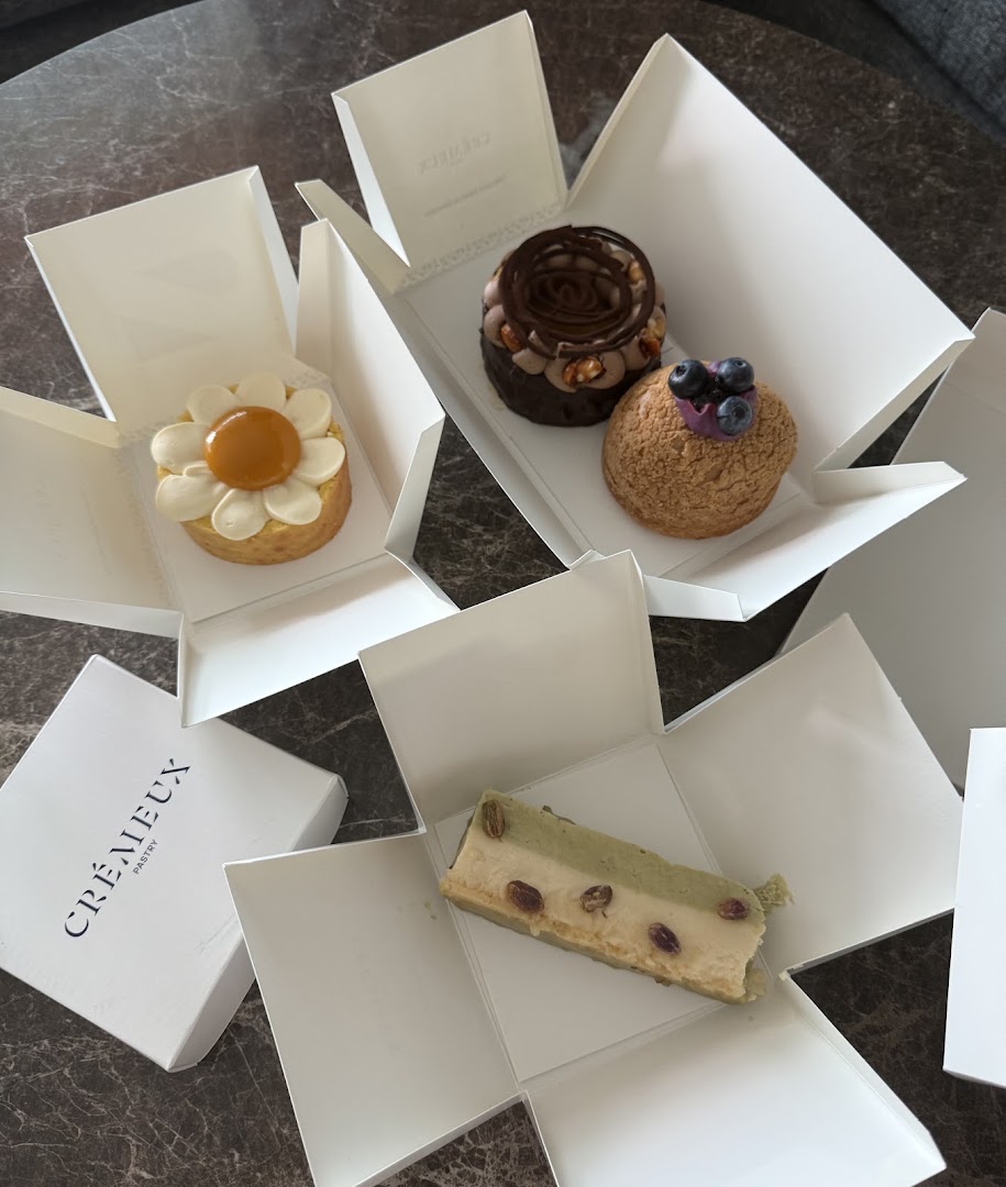 Cremeux Pastry & Cafe: appetizing, high-quality pastry photography