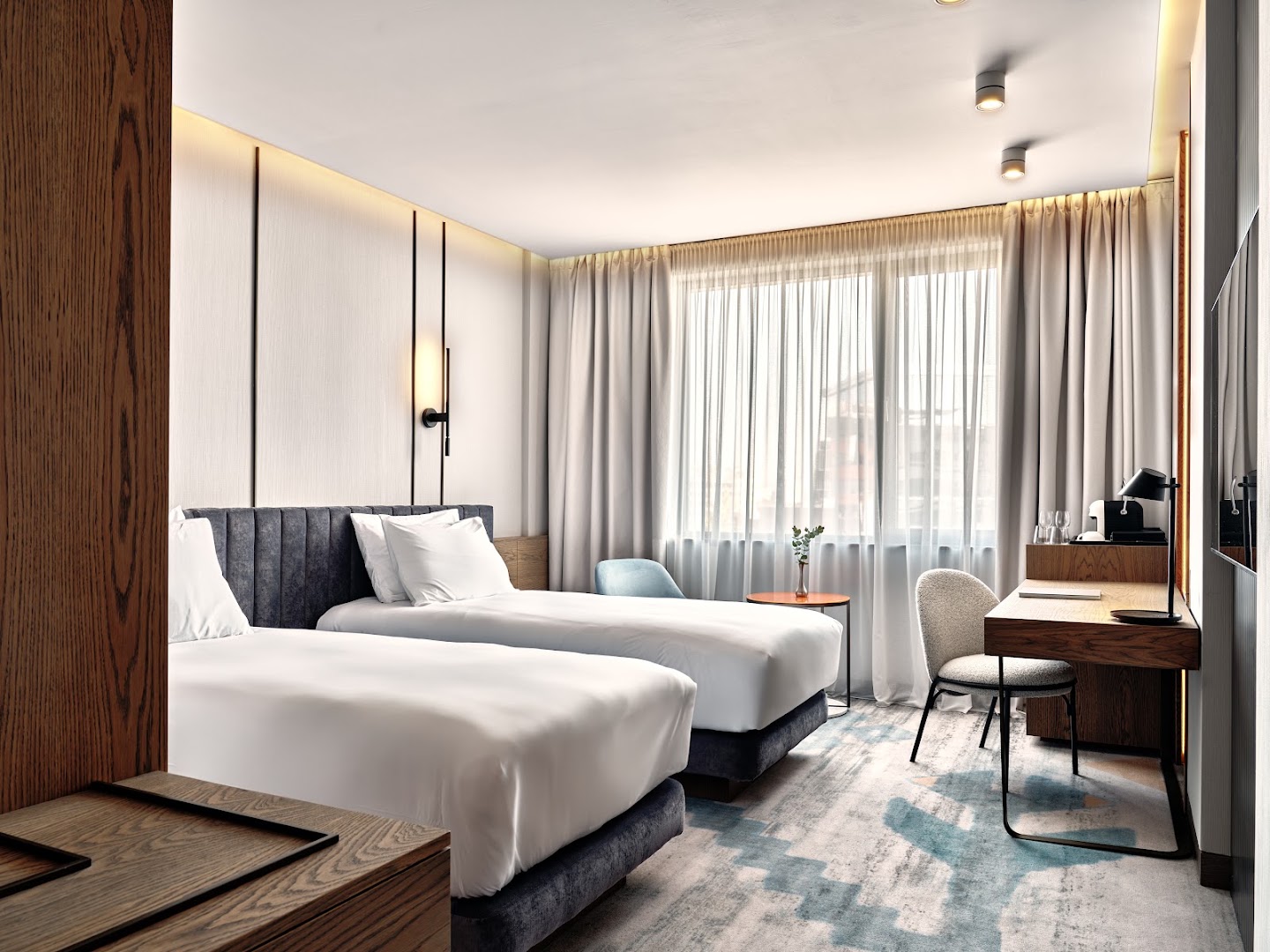 Crowne Plaza Sofia: professional, high-quality hotel room photo