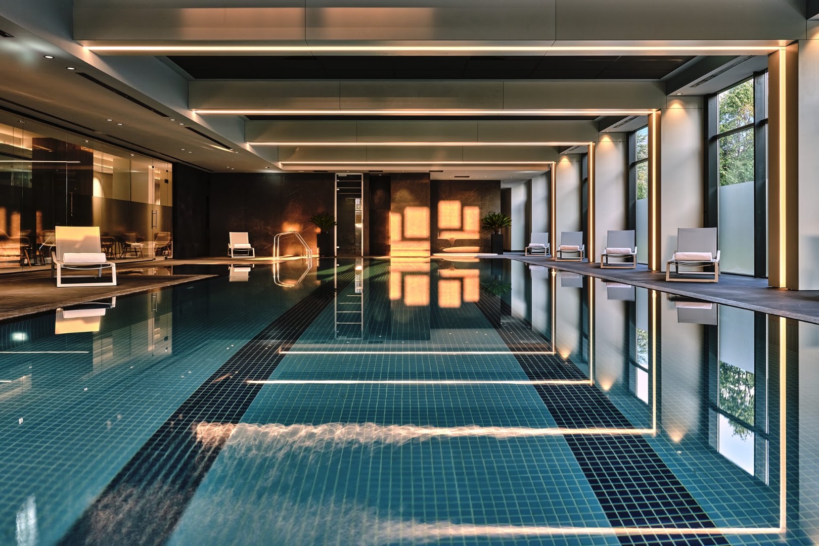 Crowne Plaza Sofia: professional high-quality hotel pool photo