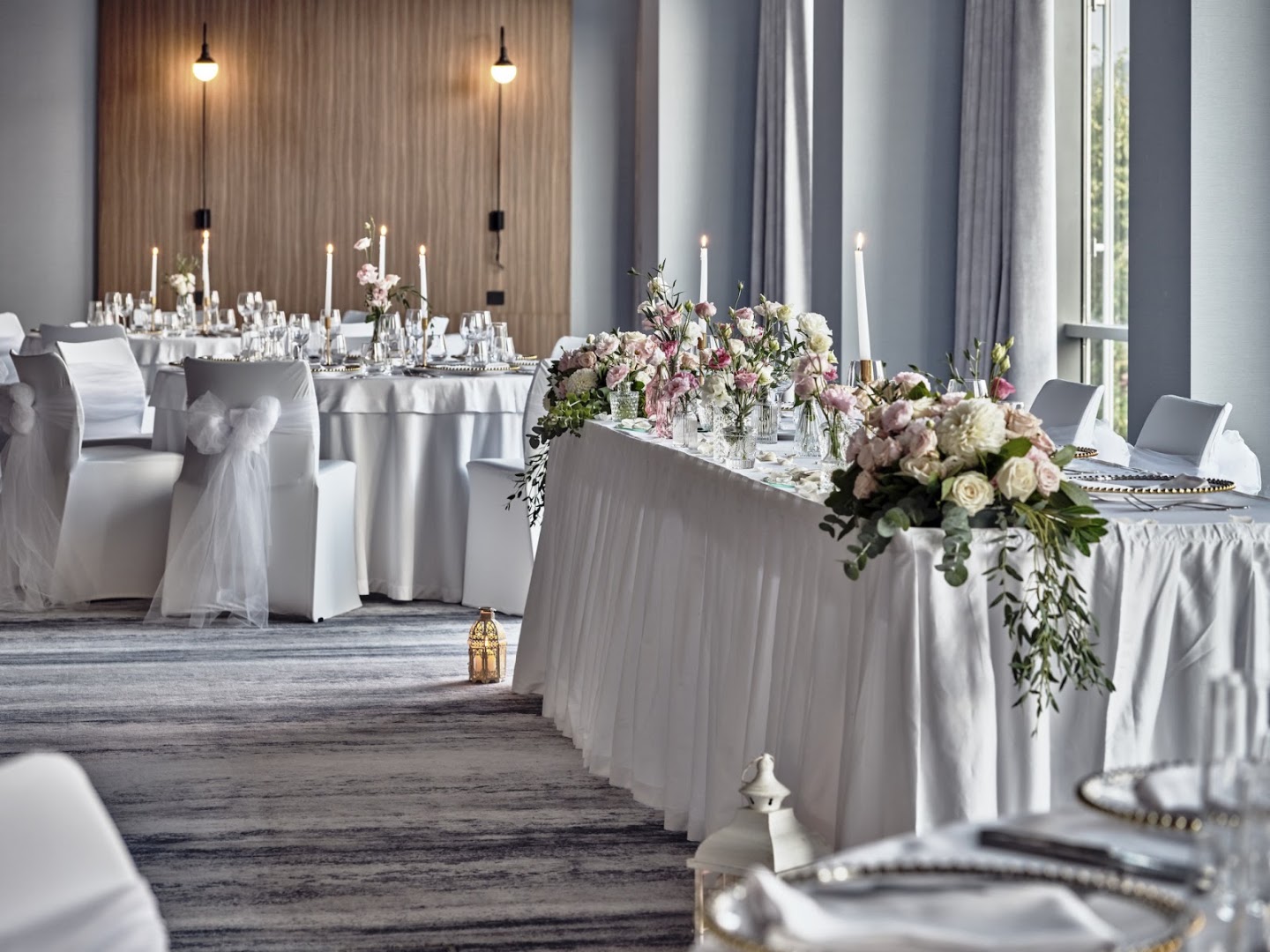 Crowne Plaza Sofia: professional event setup photography