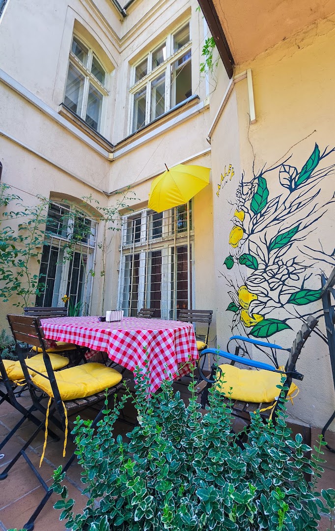 La Passione: inviting and well-composed terrace photo