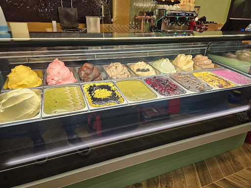 Mona Lisa Experience: appetizing display of food products