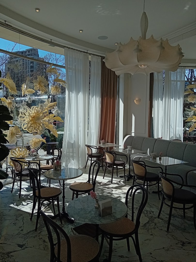 Nutree by Aya: beautiful interior and inviting atmosphere