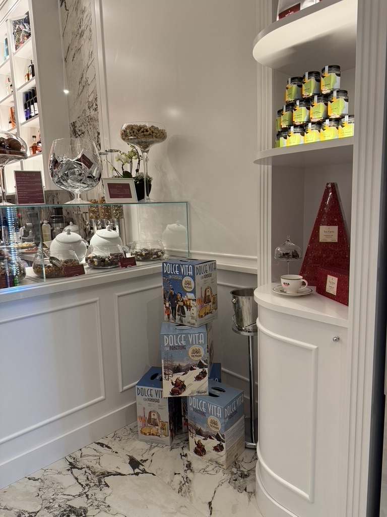 Nutree by Aya: clean shop interior and products