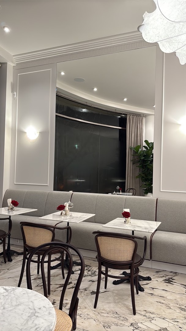 Nutree by Aya: clear, professional interior atmosphere shot