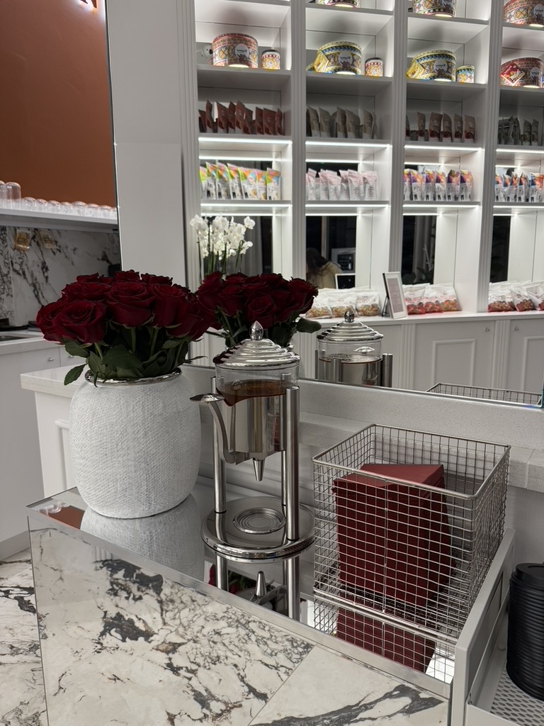 Nutree by Aya: high quality shop interior photo