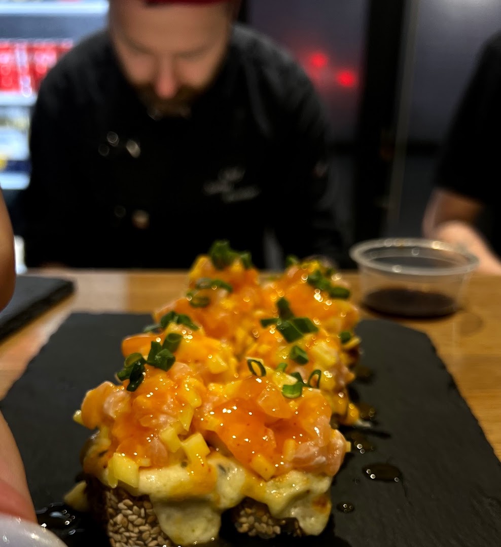 AKAI Sushi & Wok: appetizing food photography