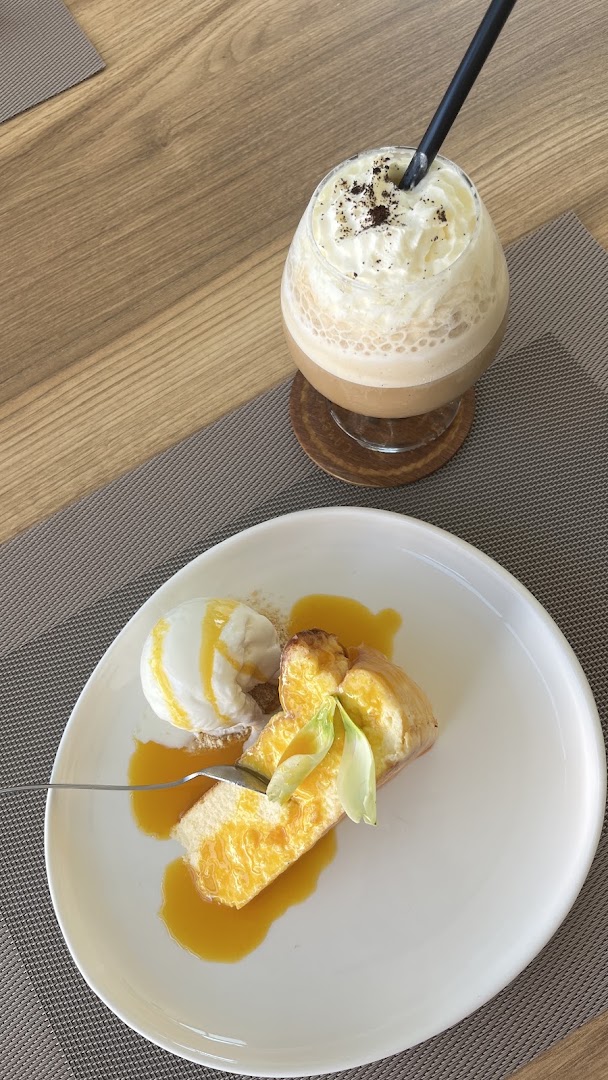 AMORE Beach & Restaurant: appetizing food and drink presentation