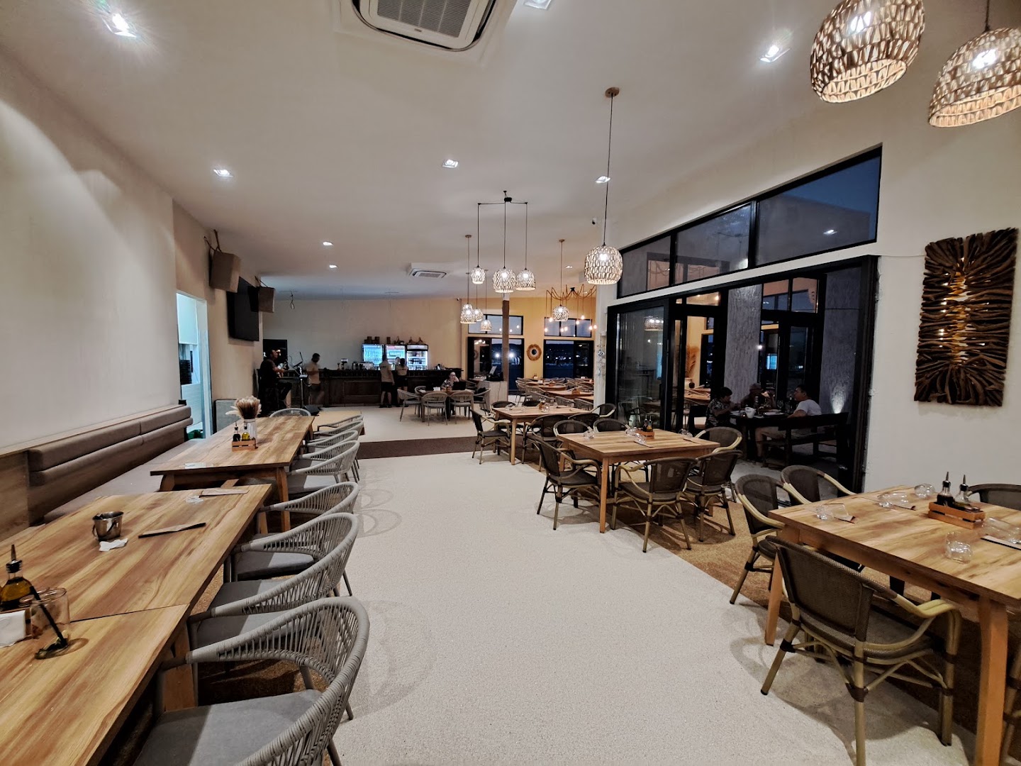 AMORE Beach & Restaurant: clear, professional interior shot