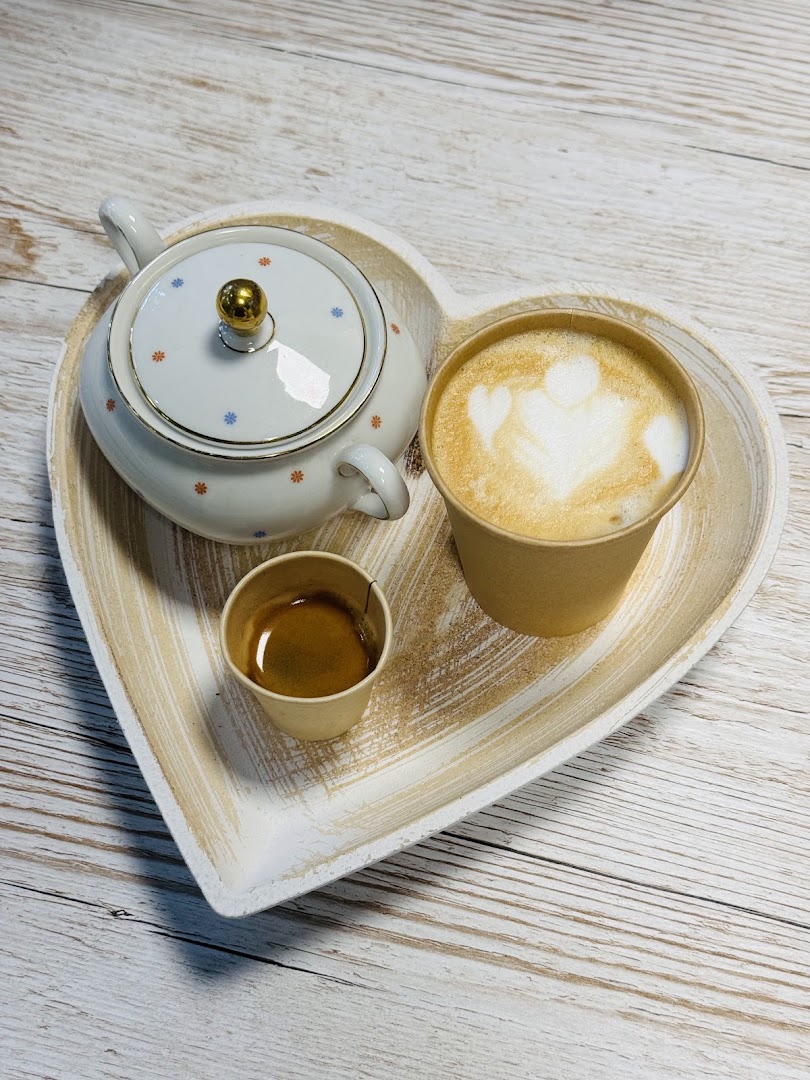 Kafe za Spodelyane: appealing presentation of coffee service