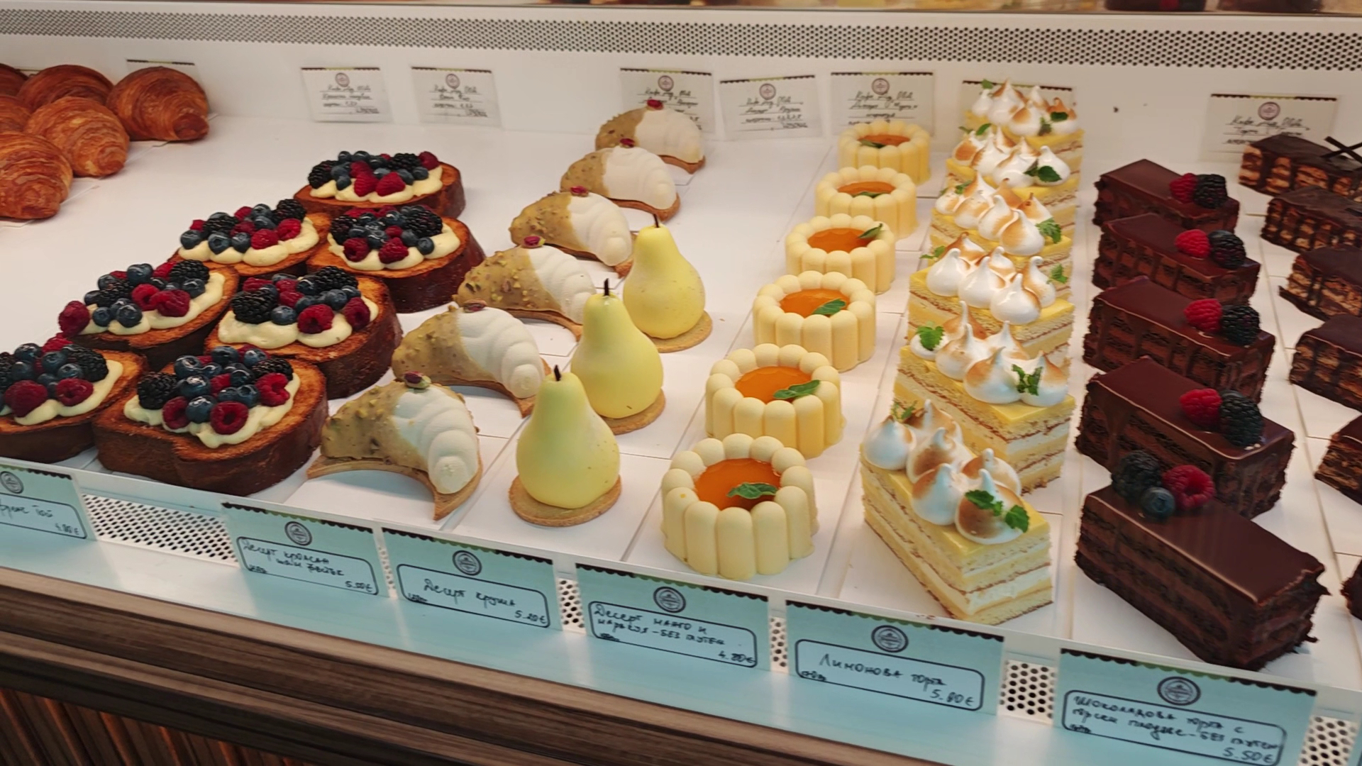 Paris Pastry: high quality display of pastries