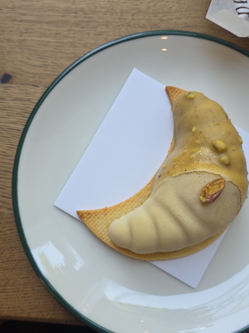 Paris Pastry: appetizing, high-quality food photo