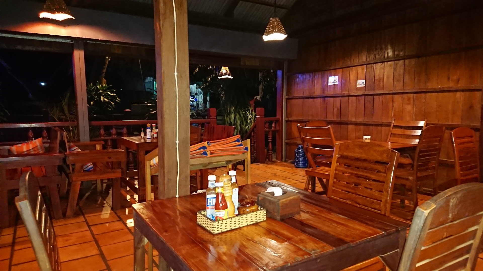 Cafe Alee: clear shot of venue interior
