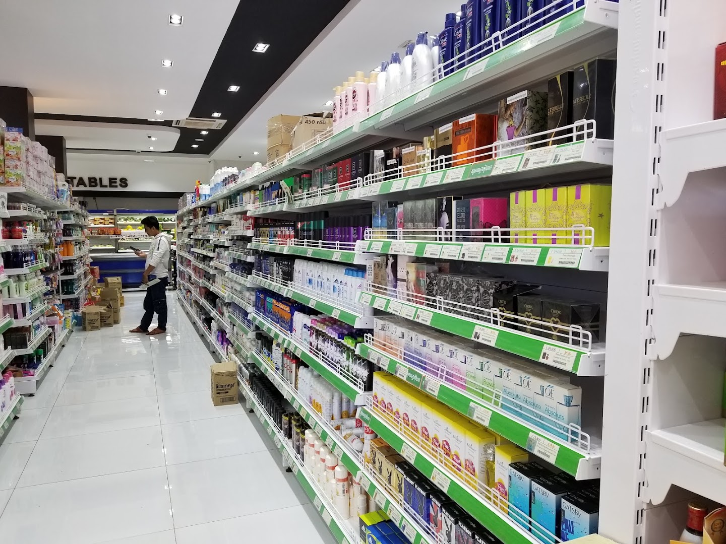 SETRA Supermarket: clear view of shop interior