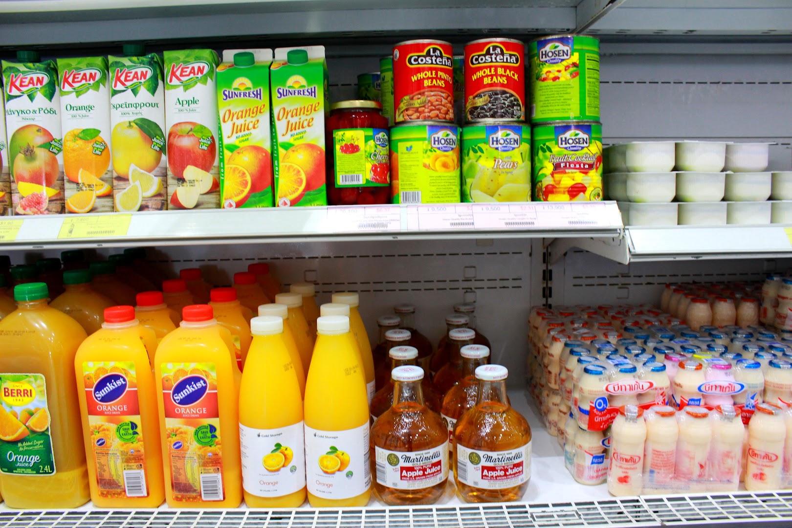 SETRA Supermarket: clear display of shop products