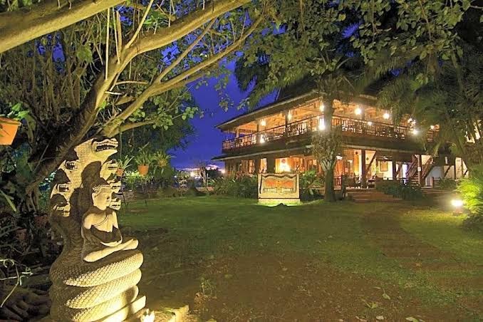Terres Rouges Lodge: beautiful atmospheric exterior shot