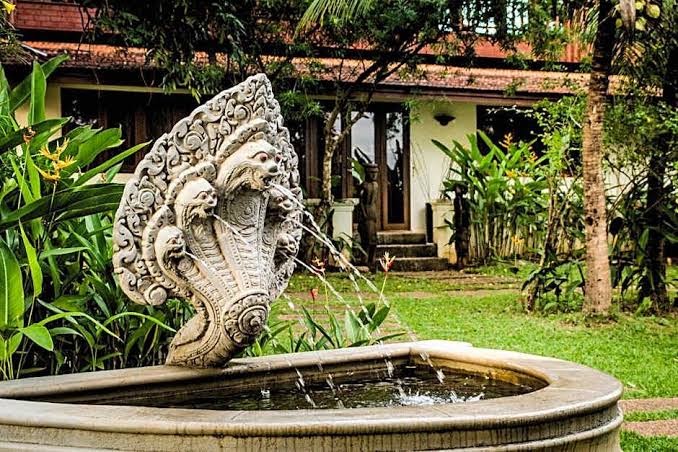 Terres Rouges Lodge: beautiful, professional shot of grounds