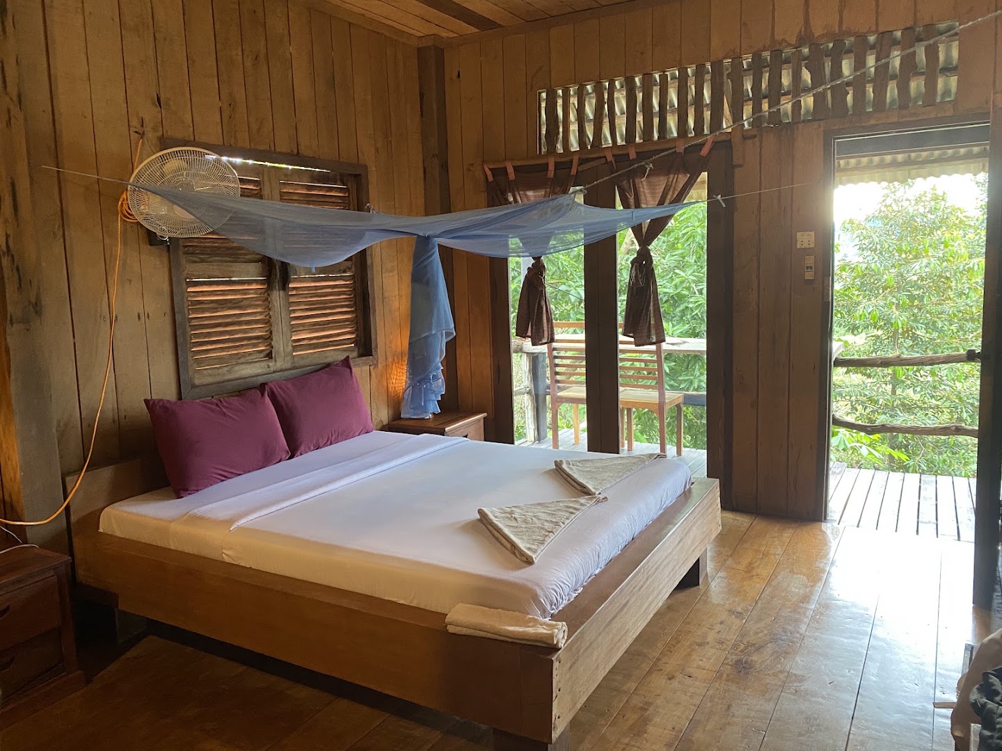 Tree Top Eco-Lodge: clear photo of lodge room