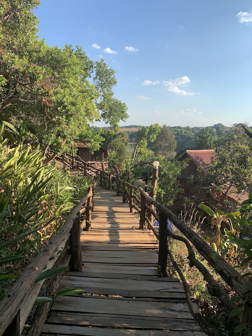 Tree Top Eco-Lodge: beautiful scenic view of venue